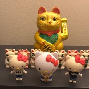 Hello Kitty & Lucky cats 10 for 25$ only Sale!